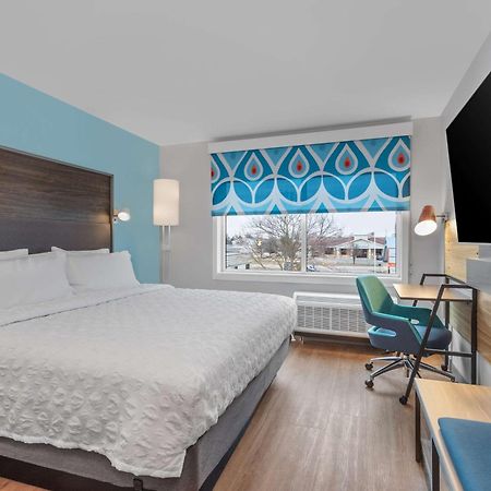 Tru By Hilton Janesville Bagian luar foto