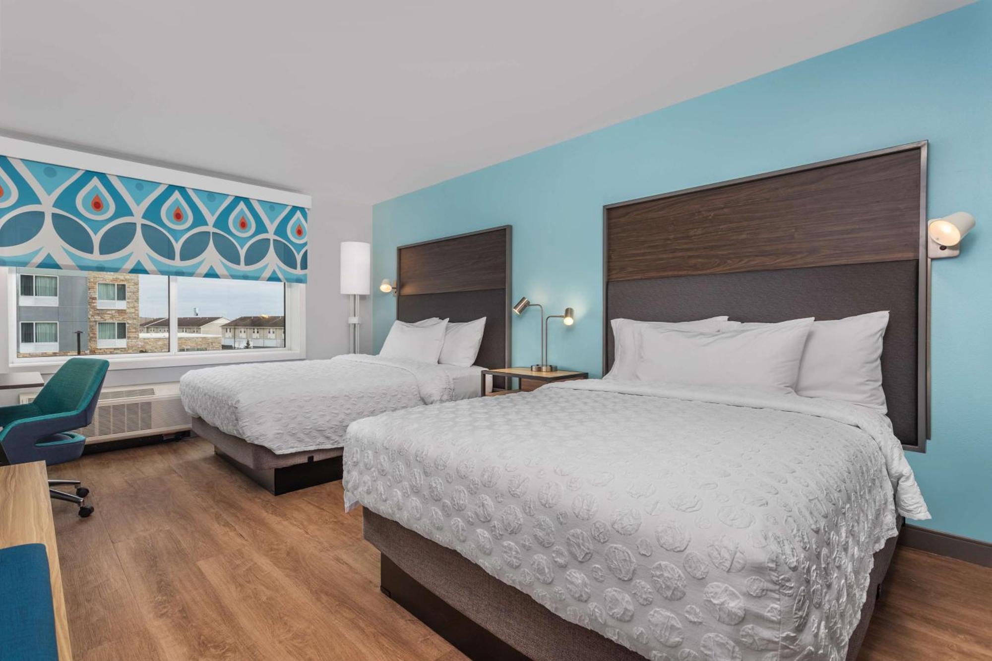 Tru By Hilton Janesville Bagian luar foto