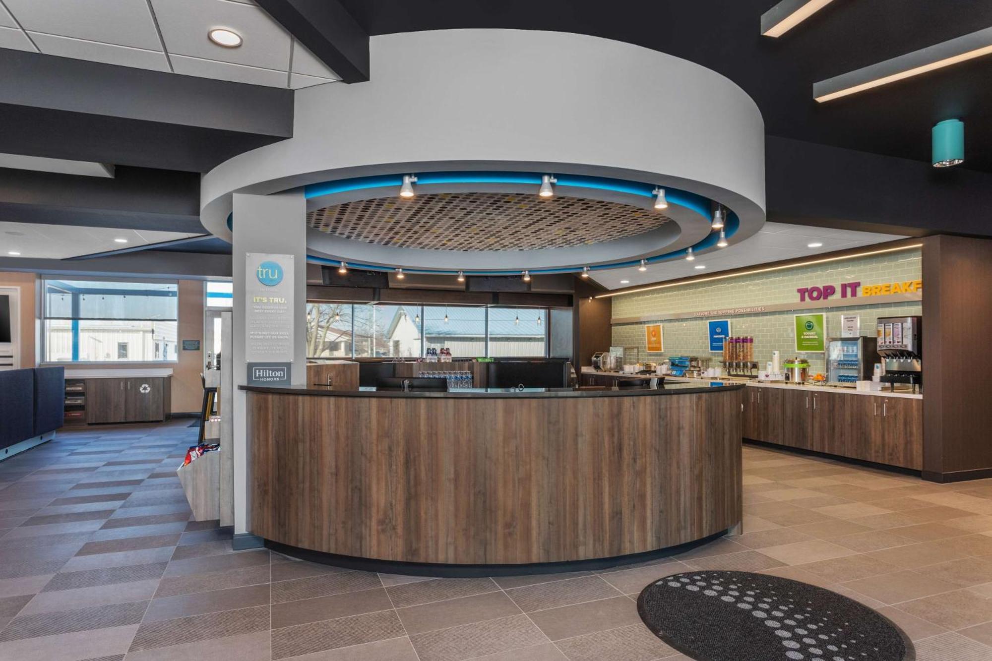 Tru By Hilton Janesville Bagian luar foto