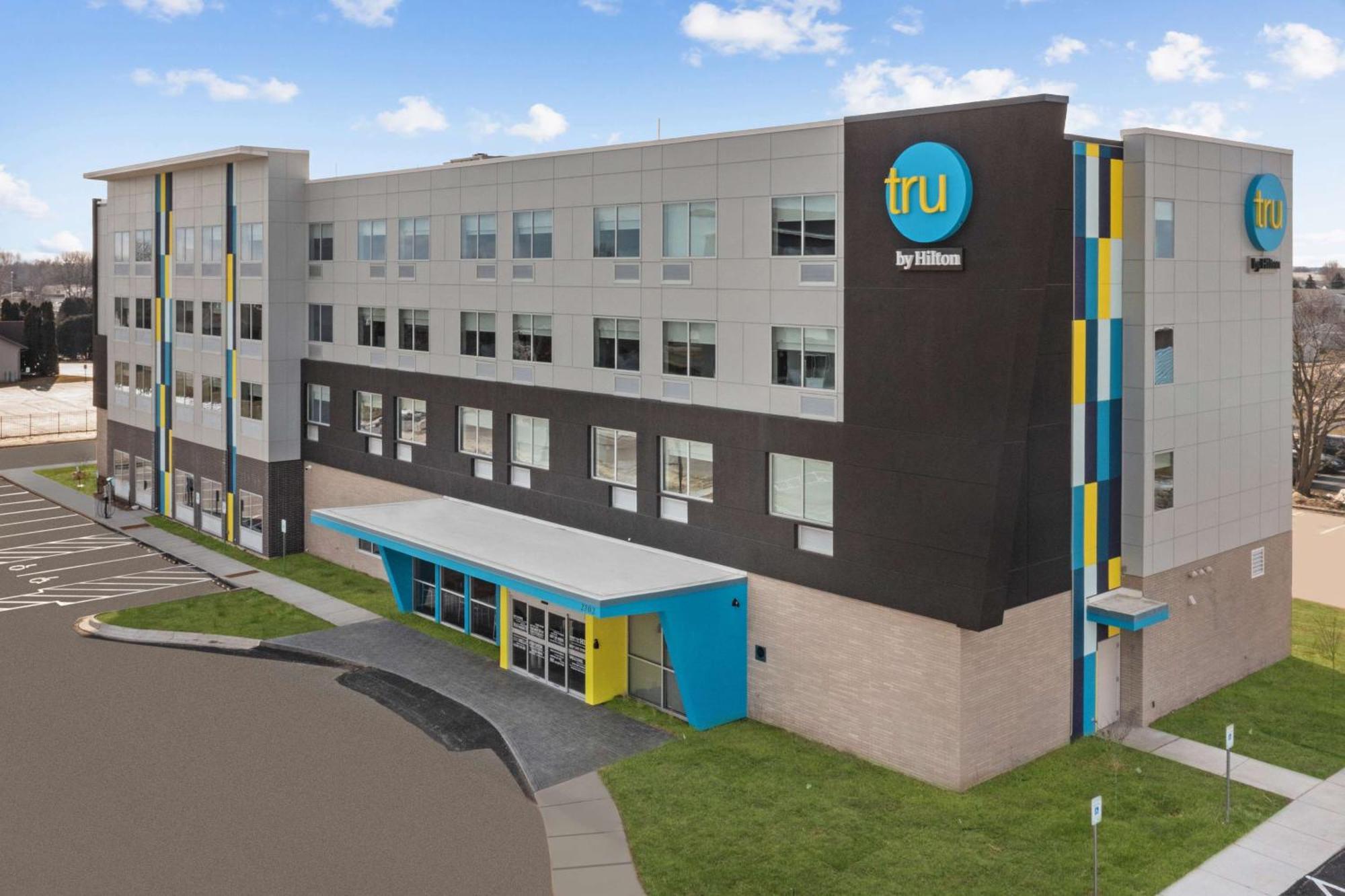 Tru By Hilton Janesville Bagian luar foto