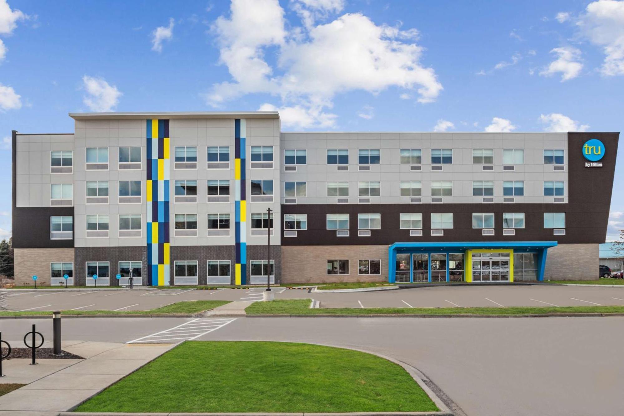 Tru By Hilton Janesville Bagian luar foto