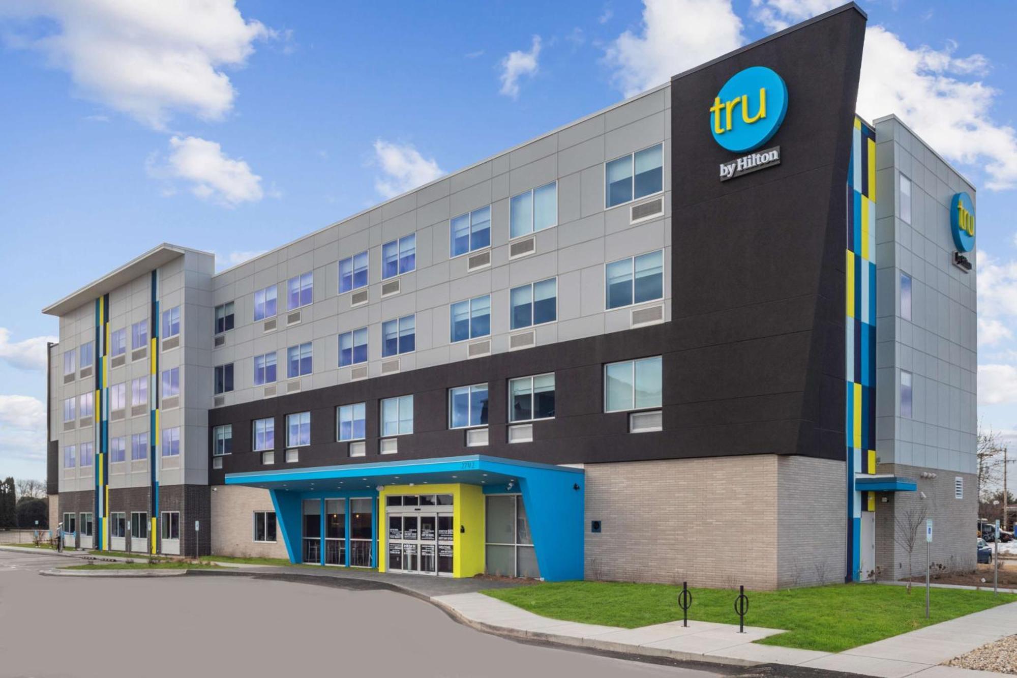 Tru By Hilton Janesville Bagian luar foto