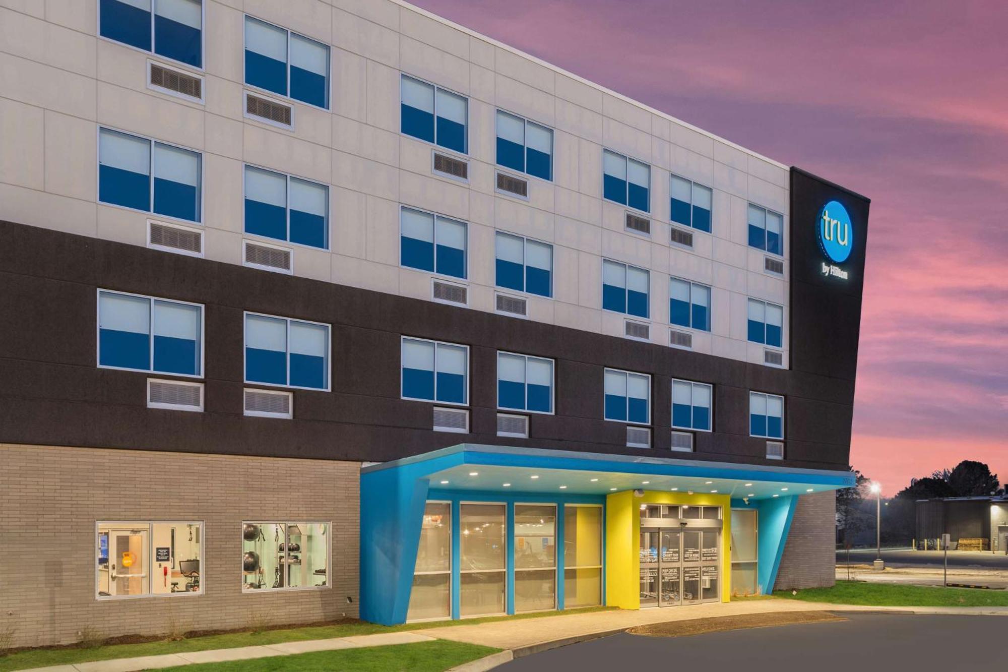 Tru By Hilton Janesville Bagian luar foto